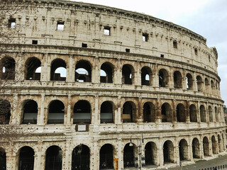Naklejka premium colosseum at night