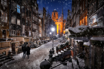 Beautiful main city in Gdansk at snowy winter, Poland - obrazy, fototapety, plakaty