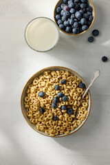 Obraz na płótnie Canvas bowl of breakfast cereal honey rings