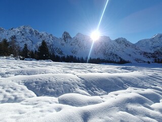 trekking in montagna in inverno