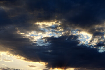 Fototapeta premium Sunset sky with sunbeams