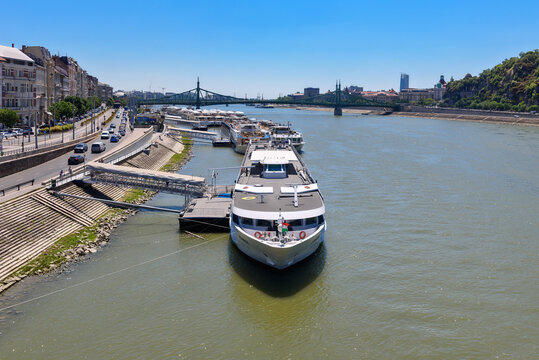 Pesti als&oacute; rakpart (Belgr&aacute;d rakpart) Budapest. The Danube coast in Budapest.