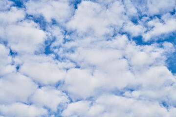 Obraz premium Beatiful blue sky with clouds on a sunny day