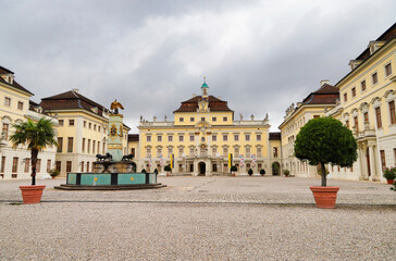 Fototapeta premium Ludwigsburg Residenz Innenhof mit Brunnen