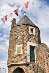 Zons Pfefferbüchse Turm der Stadtfestung zum Rhein hin