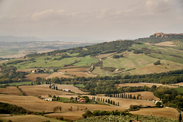 Naklejka premium Tuscany autumn landscape, rural roads and fields on sunset. Italy. 