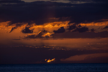 Colores del amanecer en las nubes