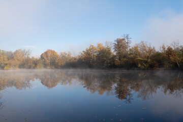 Sonnenaufgang im Nebel über den NSG Altmain bei Grafenrheinfeld, Landkreis Schweinfurt, Unterfranken, Franken, Bayern, Deutschland