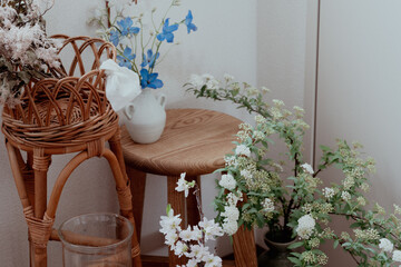 春の花とインテリア