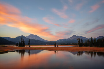 Sparks lake wilderness colorful sunset