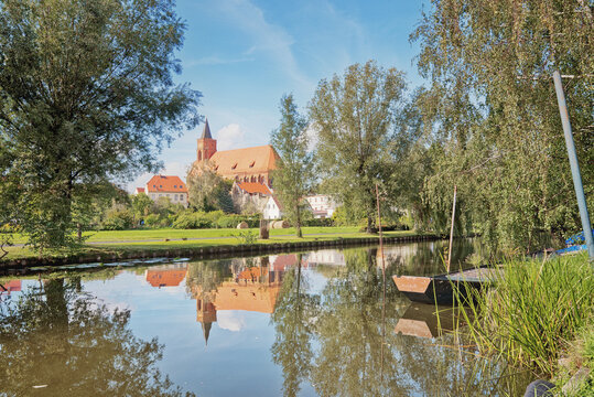 sch&ouml;ne Kreisstadt Beeskow in Brandenburg mit Blick auf die Marienkirche im Stadtzentrum