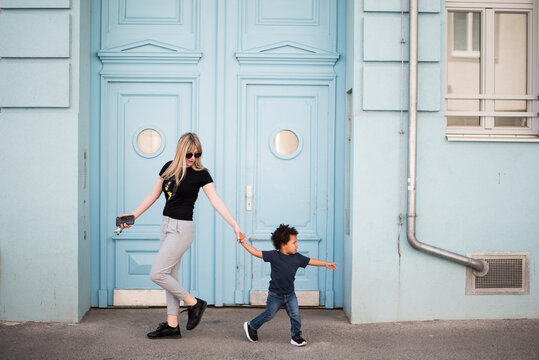 Toddler trying to go in opposite direction 