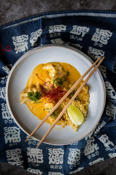 Asian gyozas with brazilian moqueca sauce