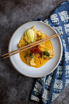 Asian gyozas with brazilian moqueca sauce
