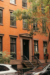 Fototapeta na wymiar red brick building near cars and trees in Brooklyn Heights district in New York City.