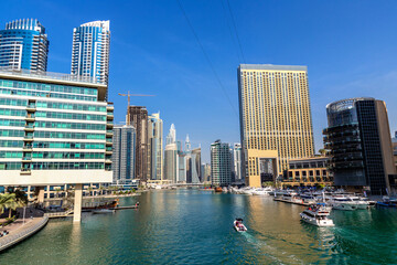 Obraz na płótnie Canvas Dubai Marina in a sunny day