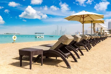 Gordijnen Sunbeds at the beach in Abu Dhabi © Sergii Figurnyi