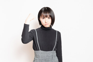 怒っている若い女性