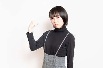 怒っている若い女性