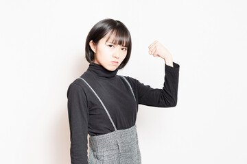 怒っている若い女性