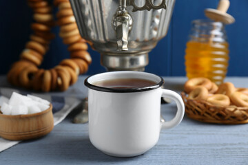 Delicious ring shaped Sushki (dry bagels), focus on mug of tea and samovar