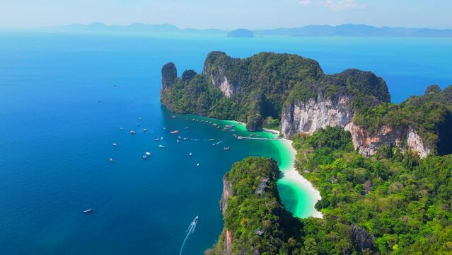 Hong Island, also known as Koh Hong, is located in the province Krabi, in the South of Thailand. The island is known for its impressive limestone formations.

