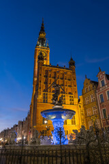 Fototapeta na wymiar Neptune Fountain And Town Hall At Night In Gdansk, Poland
