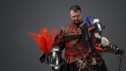 Naklejka premium Portrait of team of conquistadors dressed in costumes with swords.