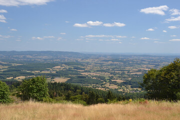 Fototapeta na wymiar Site archéologique de Bibracte, vue du Mont-Beuvray 