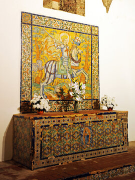 Retablo de azulejos del Apóstol Santiago atribuido a Cristóbal de Augusta (siglo XVI) en el Monasterio de Tentudía, provincia de Badajoz, Extremadura, España