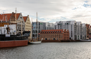 Fototapeta premium Granary Island in Gdansk - an example of a combination of old and modern architecture
