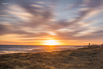 Atardecer sobre la playa de el Palmar, Cádiz.