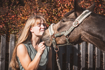 Mädchen mit Pferd