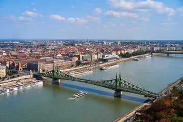 Obraz premium A street tap with clean water is built into the fence of the old town