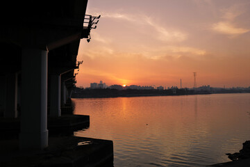 Sunsets and landscapes that paint the sky red