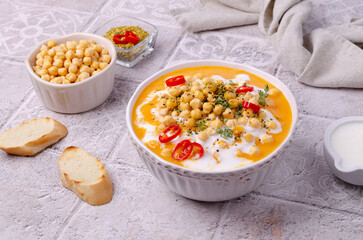Creamy vegetable soup with chickpeas