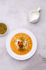 Creamy vegetable soup with chickpeas