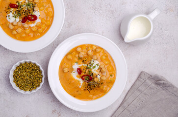 Creamy vegetable soup with chickpeas
