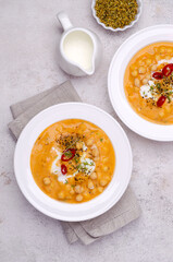 Creamy vegetable soup with chickpeas
