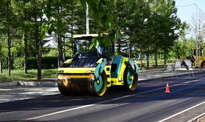 Naklejka premium Large view on the road rollers working on the new road construction site