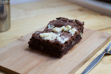 A brownie is a small chocolate cake, typical of the gastronomy of the United States. It is named...