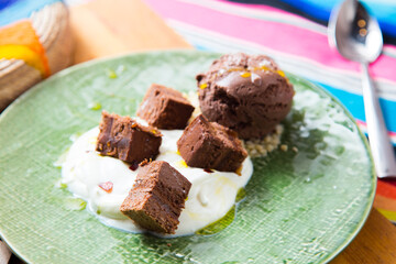 A brownie is a small chocolate cake, typical of the gastronomy of the United States. It is named for its dark brown color, or brown in English.