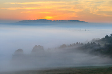 Fototapeta na wymiar fog in mountain valley