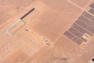 Foto op Plexiglas Victorville, California, USA:  Aerial view of the Southern California Logistics Airport - SCLA  boneyard where jets are parked while they are getting ready to be scrapped © John McAdorey