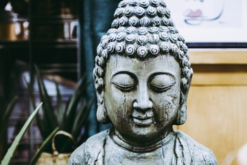 Statue visage du bouddha en pierre - Objet de décoration symbole zen et paix