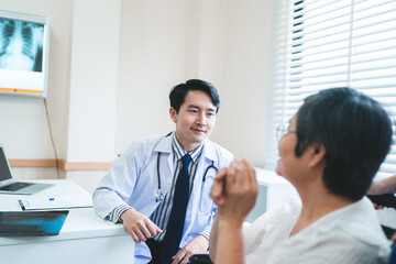 Fototapeta premium aging society and health insurance concept, professional radiologist or specialist doctor showing medicals x-ray diagnosis to elderly patient at hospital clinic, medicine disease health care