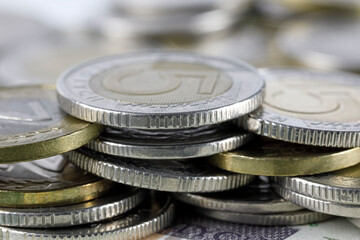 There are Polish coins arranged in a heap