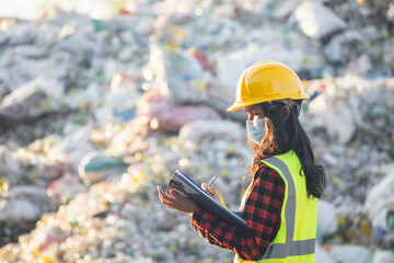 The foreman and the huge pile of garbage.