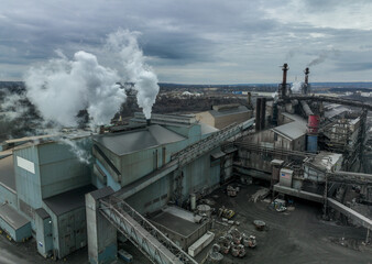Obraz na płótnie Canvas smoke stacks from factory in winter sky