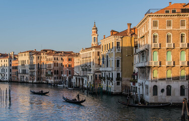 canale veneziano a colori